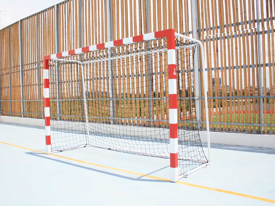 Buts de handball monobloc compétition à sceller en acier galvanisé, arrière en 50x50